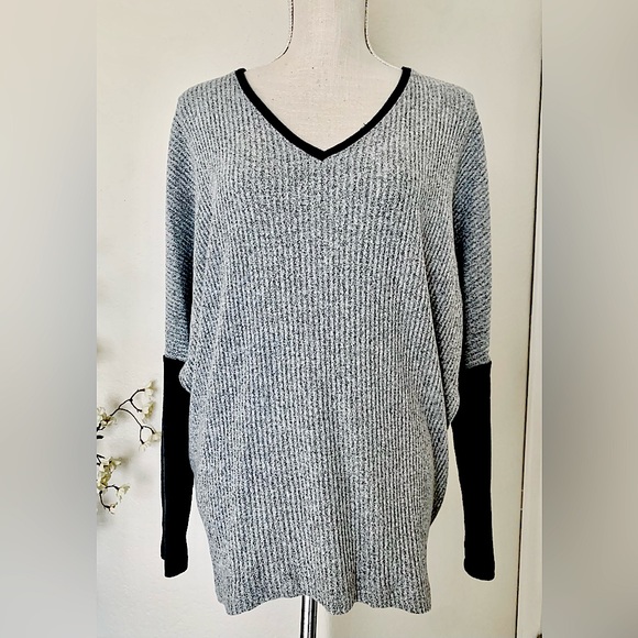WHBM Oversized Pullover Sweater - Picture 4 of 10